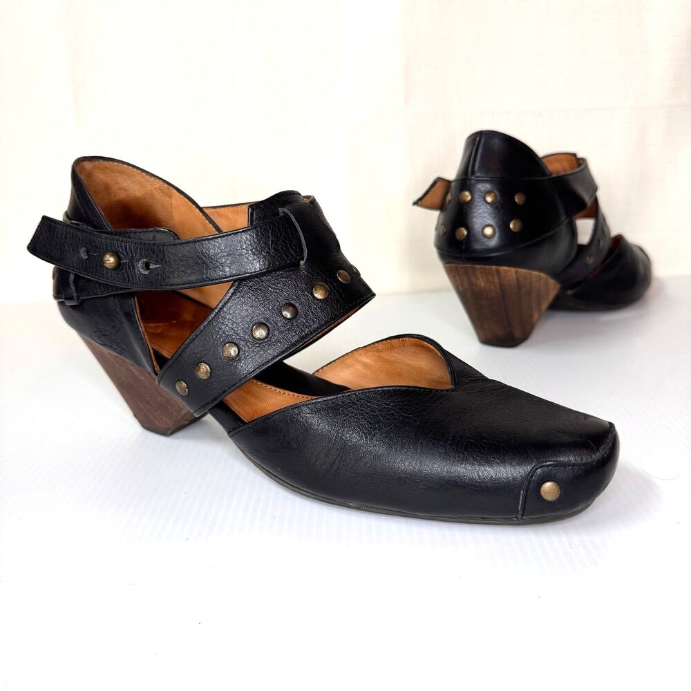 Rare JOHN FLUEVOG Swift Creek Low Heels Size 10 Black Leather Designer Western